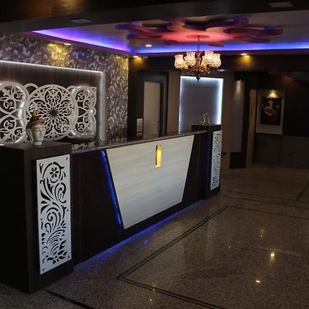 Hotel Pink Shark Sikar Buitenkant foto